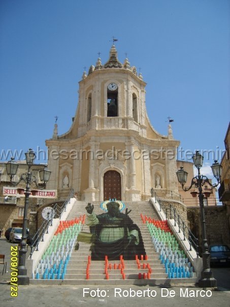 2009_03.jpg - Decorazione della gradinata della Chiesa di San Giuseppe in occasione dei Festeggiamenti di San Calogero 2009